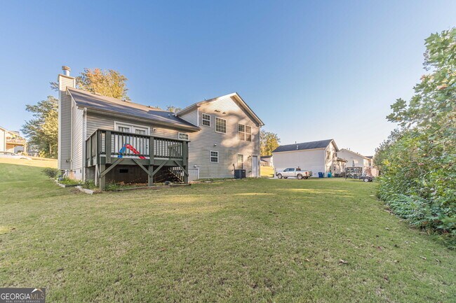 Building Photo - 583 Embassy Walk