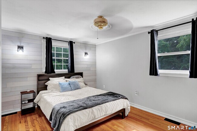 Building Photo - 75 Glenwood Dr