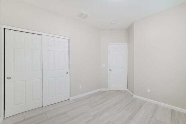 Building Photo - 10240 W Chipman Rd