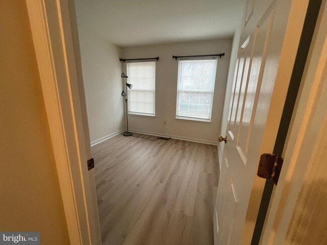 Building Photo - 8922 Royal Astor Way