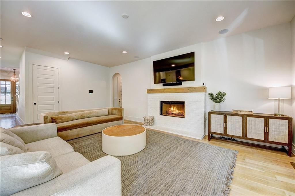 Building Photo - 1268 Hayes Dr SE