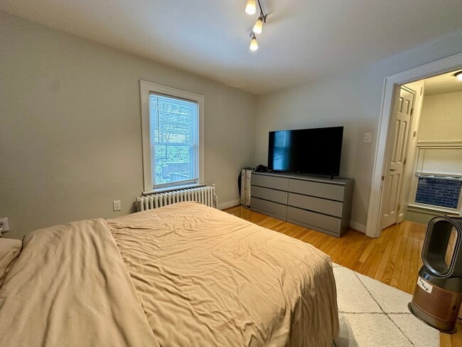 Building Photo - 6526 Rosemoor St