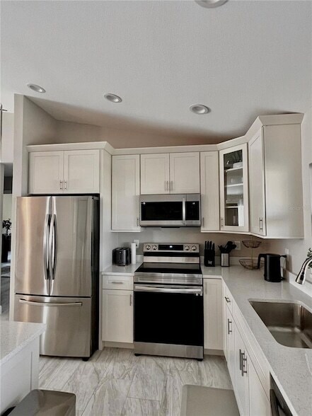 Building Photo - 1194 S Lassonde St