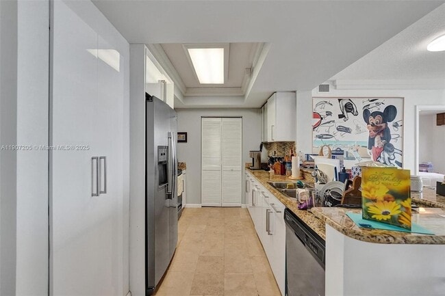 Building Photo - 19501 W Country Club Dr