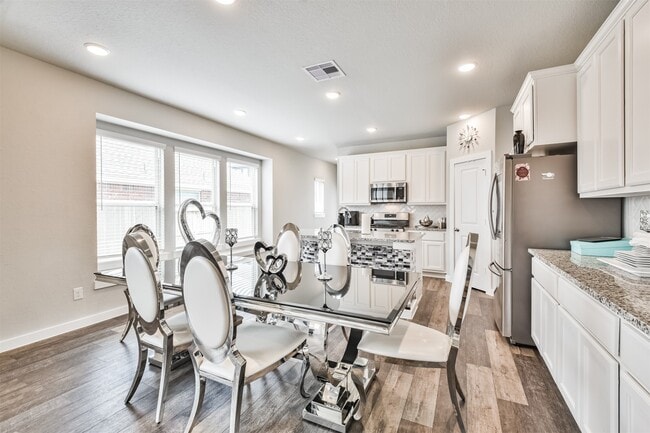 Building Photo - 15775 Cairnwell Bend Dr
