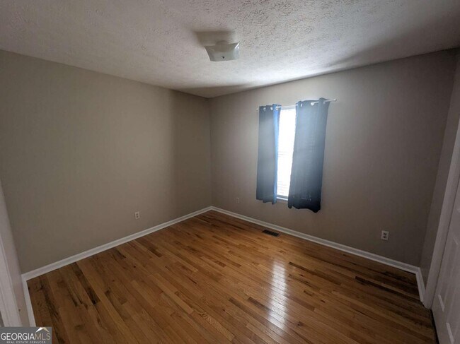 Building Photo - 1995 Holly Cove Rd