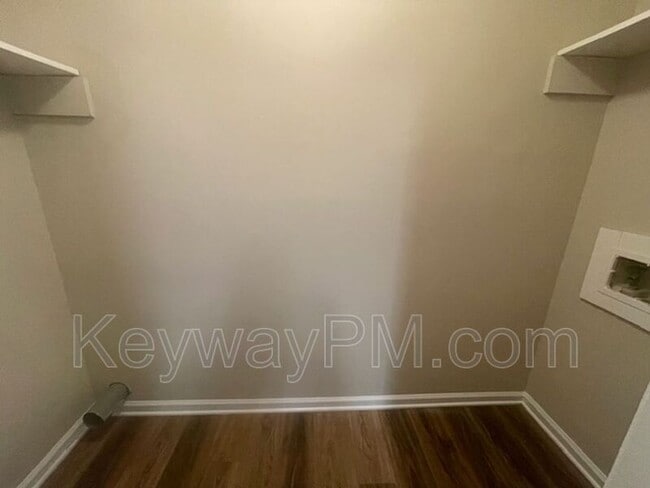 Building Photo - 3932 Almon Dr