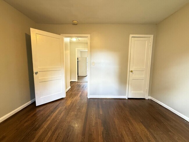 Building Photo - 2 Bedroom Cottage in Woodbine!