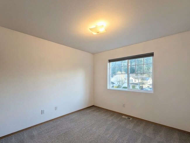 Building Photo - 3bd/2.5ba Everett Home