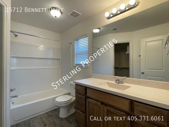 Building Photo - 15712 Bennett Dr