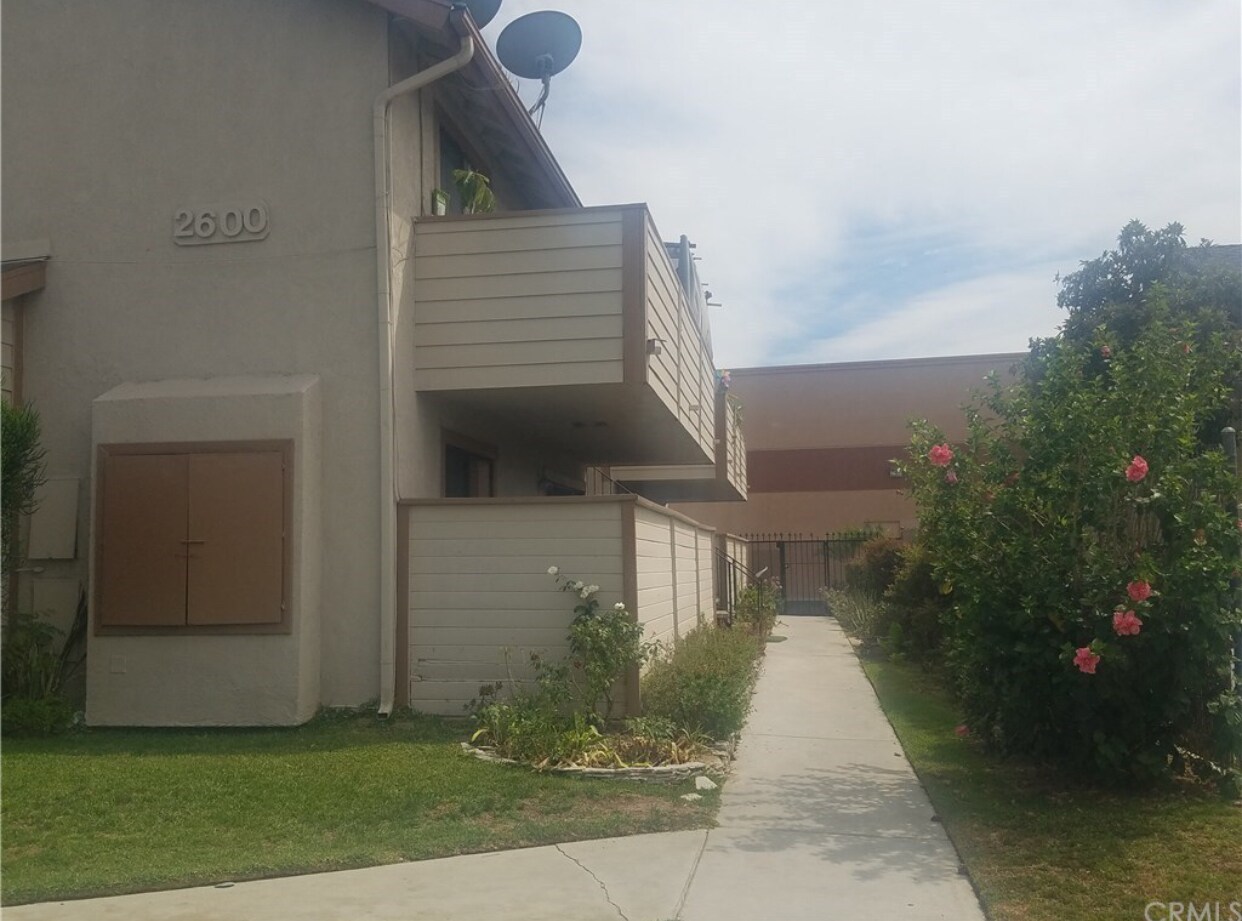 Building Photo - 2600 W Porter Ave