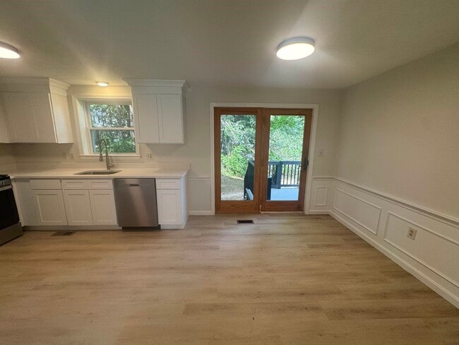 Building Photo - 5 Cabernet Ct