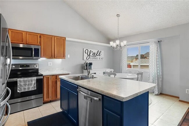 Building Photo - 4 Bedroom House for RENT