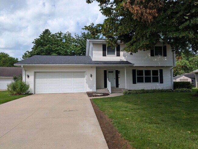 Building Photo - Spacious 4 bedroom 3 bathroom family home in Neenah