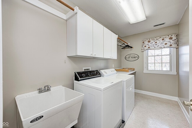 Building Photo - 2009 W 250 N