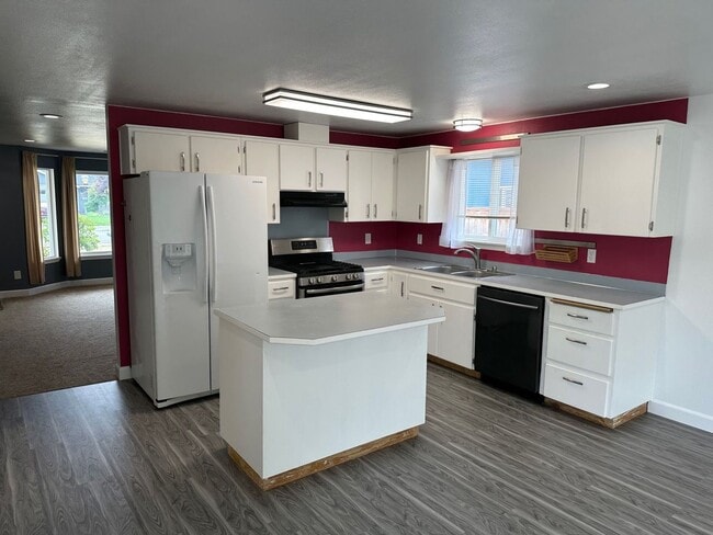 Building Photo - Cozy 3-bedroom rambler in Village Green av...