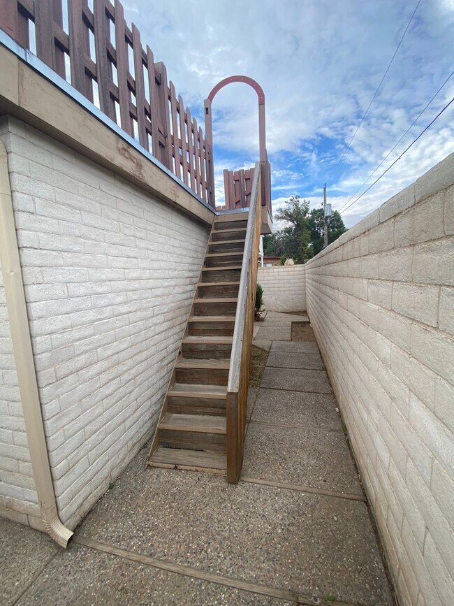 Building Photo - Beautiful 3 Bedroom Home in NE Albuquerque