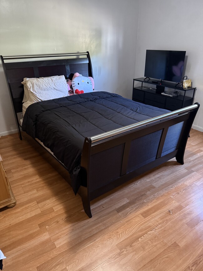 Building Photo - 732 43rd St