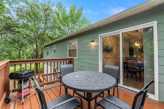 Building Photo - 2662 Smoke View Dr