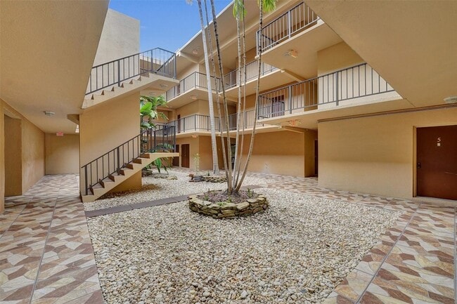 Building Photo - 4040 N Hills Dr