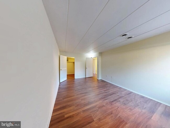Building Photo - 2622 Fort Farnsworth Rd