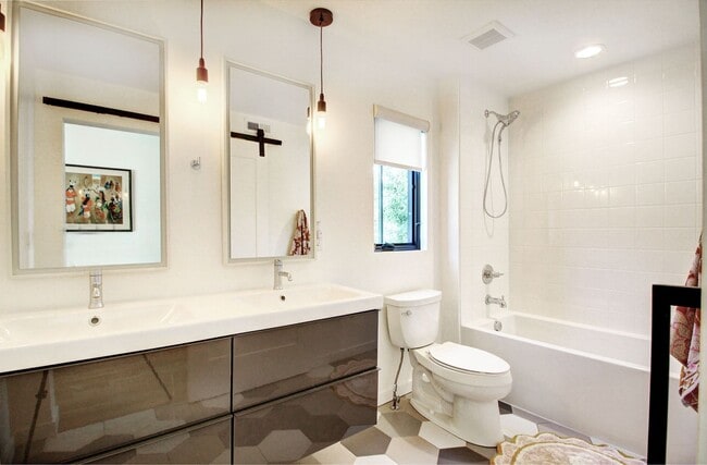 Building Photo - Luxury Living in the heart of Platte Park, 5bds, 4bas - Custom Finishes around every corner