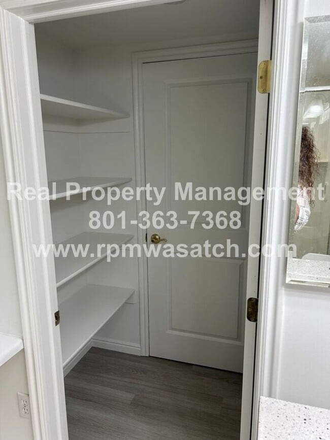 Building Photo - 13982 S Hawberry Rd