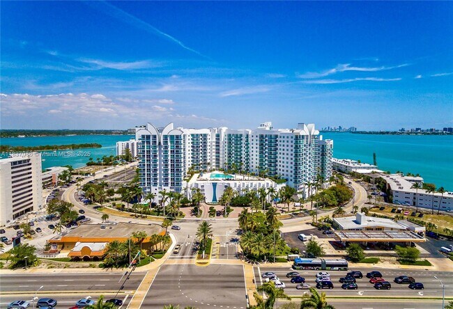 Building Photo - 7914 Harbor Island Dr
