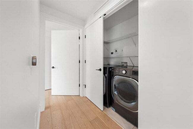 Building Photo - 70 Rainey St