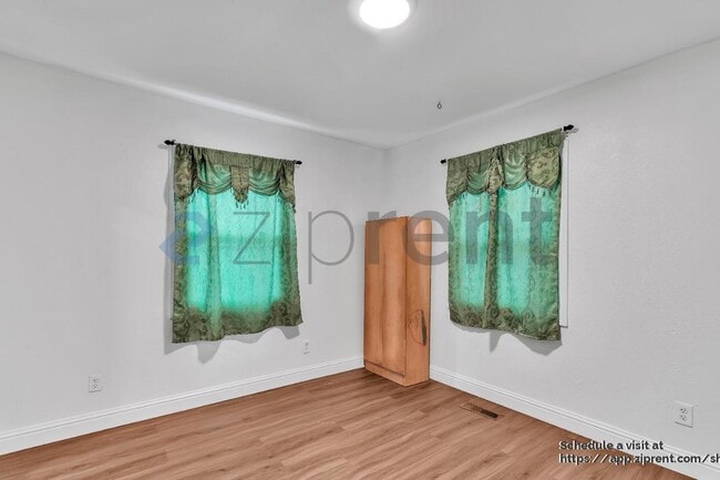 Building Photo - 1008 92nd Ave