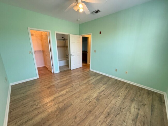 Building Photo - 2 Bedroom 1 Bath Condo at Concord West of the Ashley - Charleston