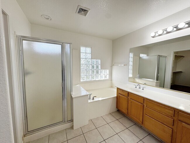 Building Photo - ABSOLUTELY STUNNING 4BR 2.5BA, OVER 2100SQFT, COMMUNITY POOL, CHANDLER