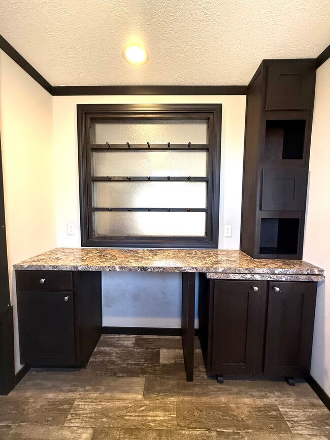 Building Photo - 3 bed 2 bath Mountain Living home!