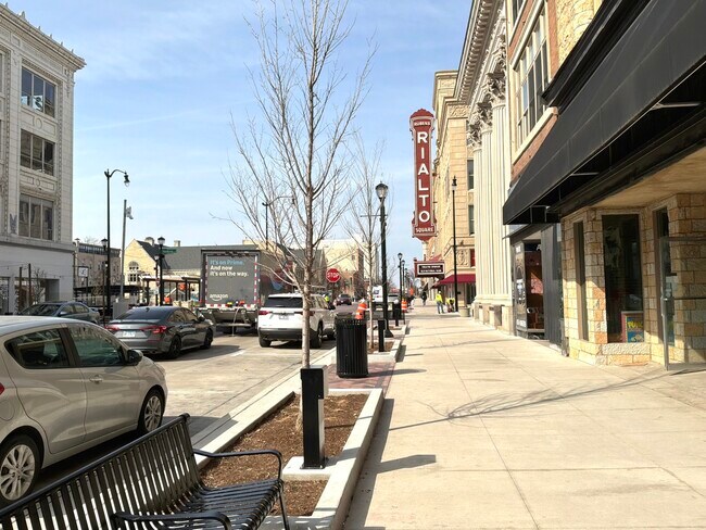 Building Photo - 224 E Cass St