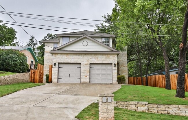 Building Photo - 1700 Perez St