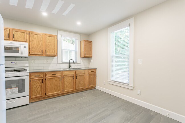 Building Photo - 284 Pearl St