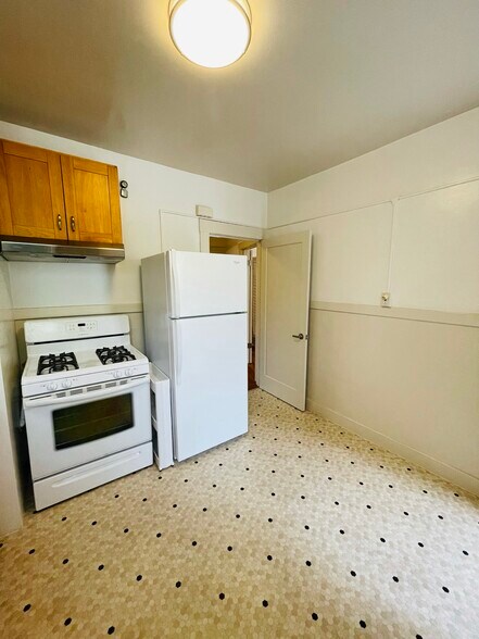 Building Photo - 1309 Kansas St