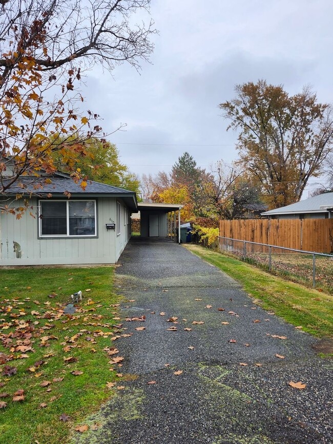 Building Photo - 610be