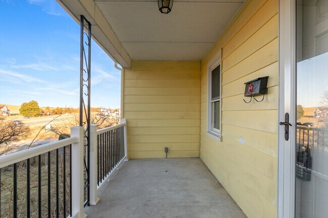 Building Photo - 2 Bed / 1 Bath Bungalow. Dog Friendly. Fenced Yard.