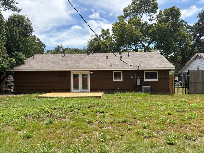 Building Photo - 7122 Sharpcrest St