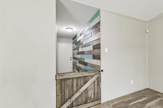 Building Photo - 5347 Lincoln Green Dr