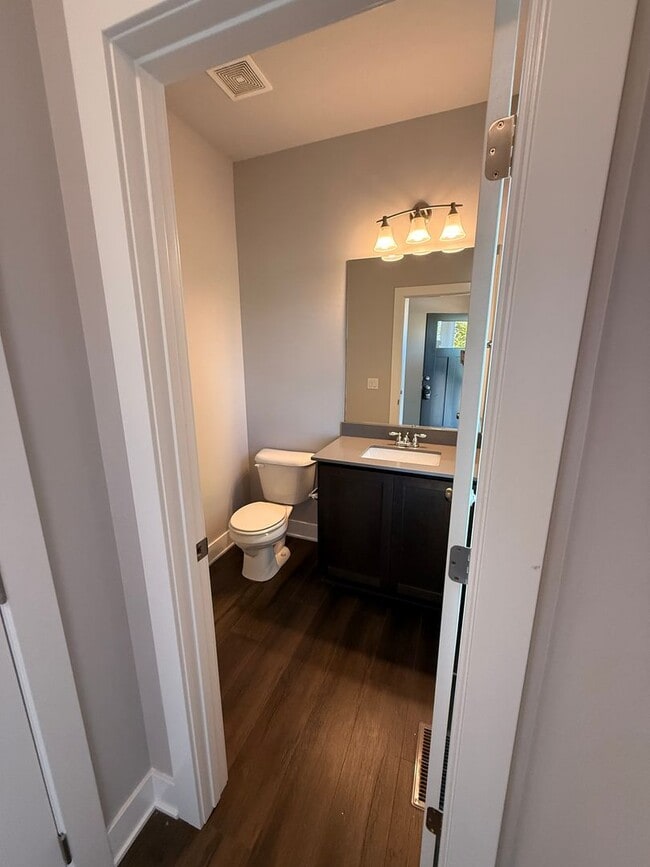 Building Photo - Beautiful 3 Bedroom Single Family Home in ...