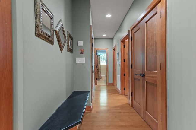 Building Photo - Luxurious 5-Bed Sanctuary with Scenic View...