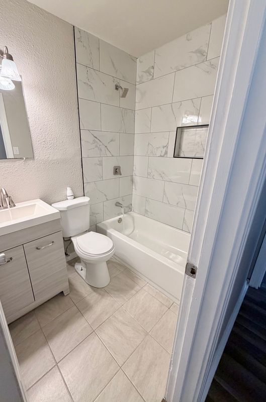 Building Photo - 2736 N Muskingum Ave