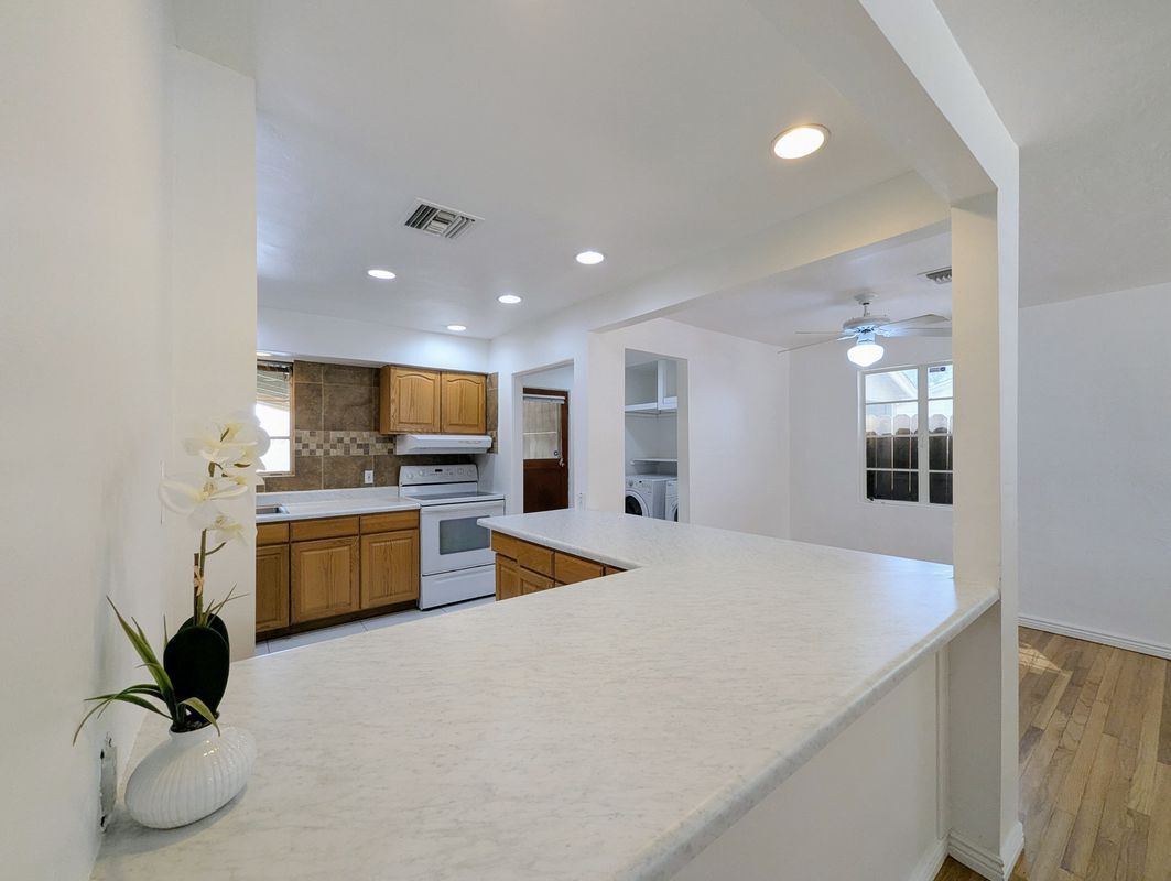 Building Photo - 2443 E Earll Dr