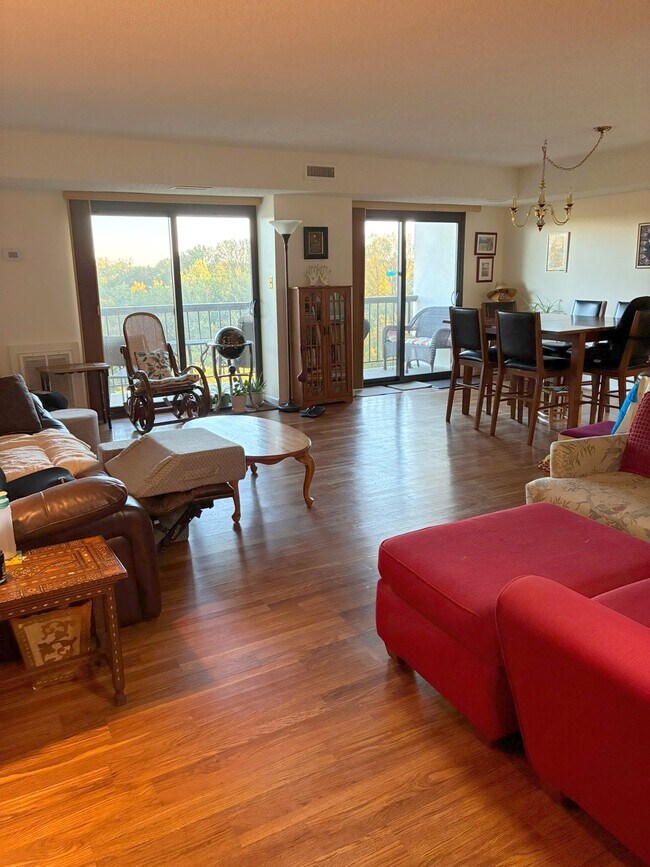 Building Photo - 3800 Powell Ln