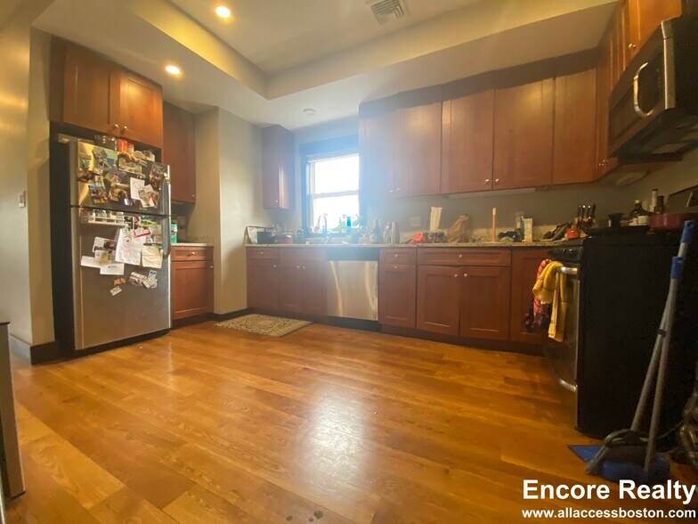 Building Photo - 46 Creighton St