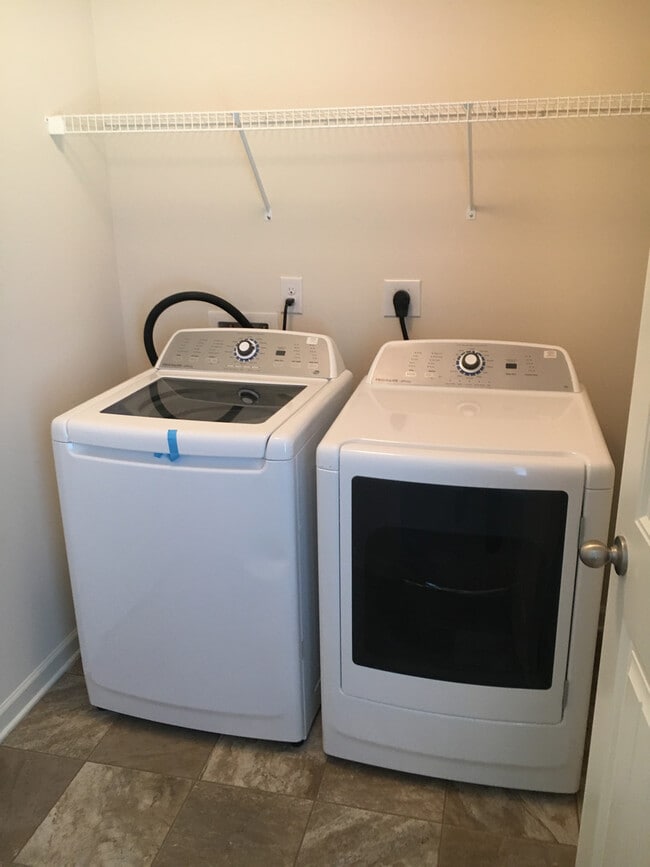 Building Photo - Doss Ferry Community in Kimberly Al  2 story house built 2017, 3 Bedroom, 2.5 bathroom house with...