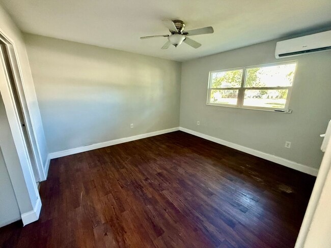 Building Photo - Affordable 1 Bedroom / 1 Bathroom Located ...