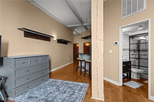 Building Photo - 1133 W 9th St